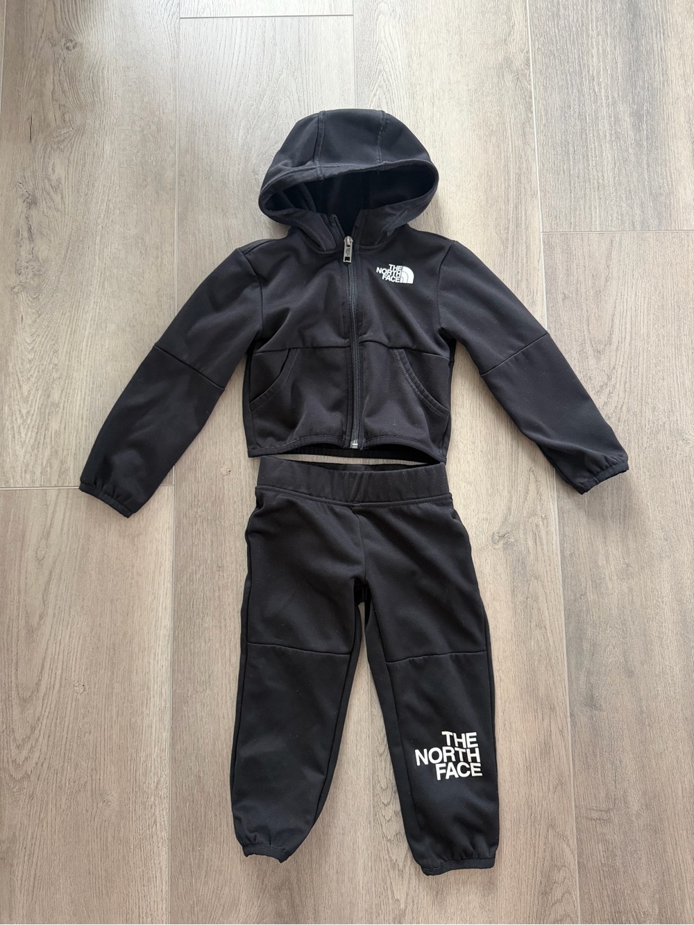 The North Face Kids Black Hooded Jacket & Joggers Set. Toddler 2T matching set
